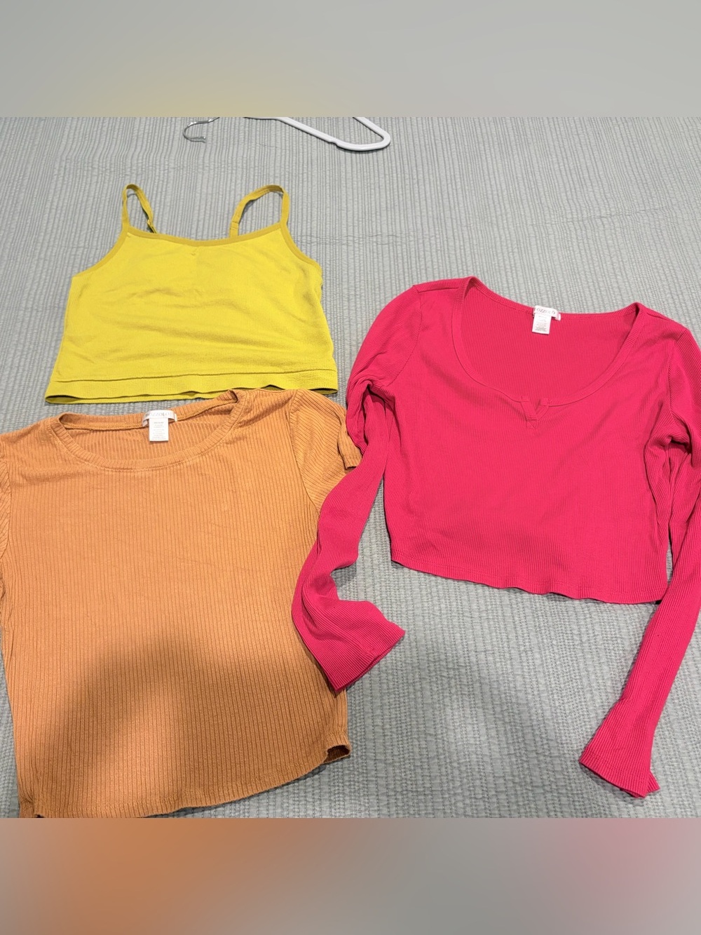 Bozzolo & So Women’s Medium Ribbed Crop Tops Bundle